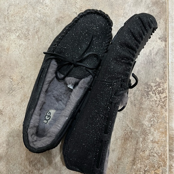 New Ugg Fuzzy Sparkly Black Moccassins - Picture 2 of 3